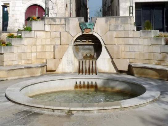 La fontaine Neptune place du Palet - Angoulême, Charente, Nouvelle-Aquitaine, France.