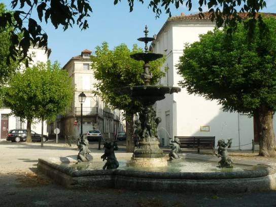 Place du Minage : la Fontaine - Angoulême, Charente, Nouvelle-Aquitaine, France.