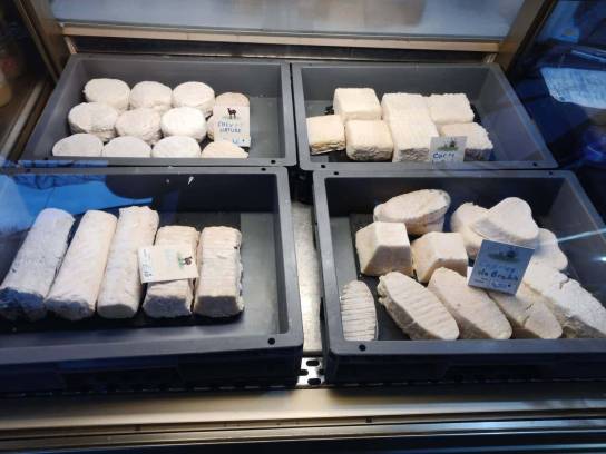 EARL Desbordes - Des fromages - Saint-Yrieix-sur-Charente, Charente, Nouvelle-Aquitaine, France.