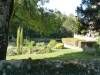 Le jardin à l'entrée du Logis de Forge - Mouthiers-sur-Boëme, Charente, Nouvelle-Aquitaine, France.